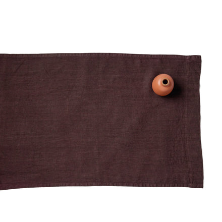 Tela Runner in Plum Red