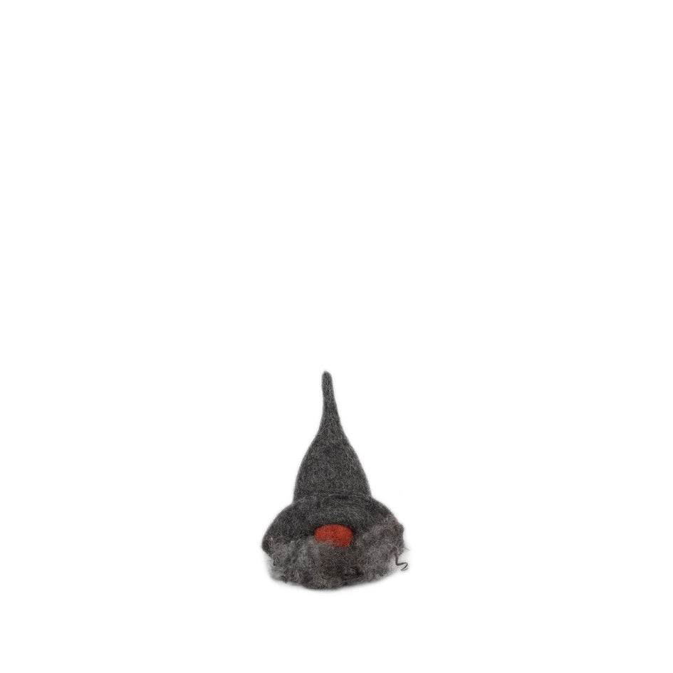 Sune with Grey Hair and Grey Cap Image 1